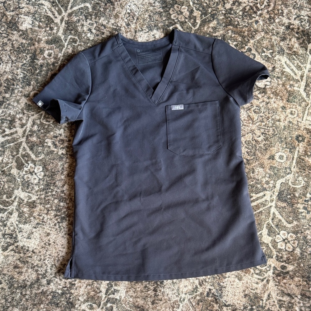 Figs scrub top